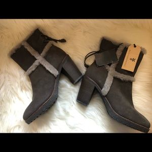 MINT condition woman’s Frye boots.